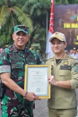 TMMD ke-128 Trenggalek Ditutup, Pangdam V/Brawijaya Minta Hasil Pembangunan Dijaga