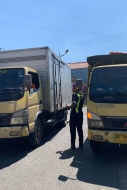 122 Sopir Truk Ditilang, Satlantas Perpanjang Penindakan di Jalur Alternatif Gondang