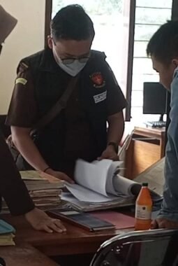Geledah Kantor Kelurahan Kepatihan, Kejari Sita Dokumen Ahli Waris Terkait Dugaan Korupsi Griyo Dalem Kanjengan