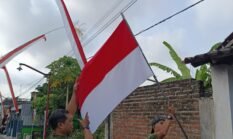 Masih Pasang Bendera Lusuh, PWI dan Bakesbangpol Bagikan 150 Bendera Merah Putih