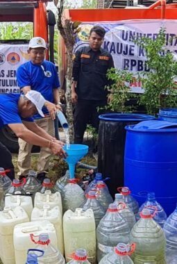 UNEJ-KAUJE Droping 20 Ribu Liter Air Bersih, Warga Besuki Terbantu